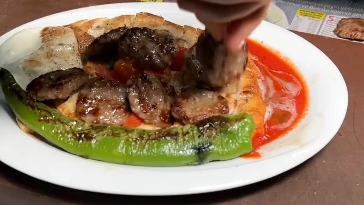 Kebapçı İdris - Pideli Köfte