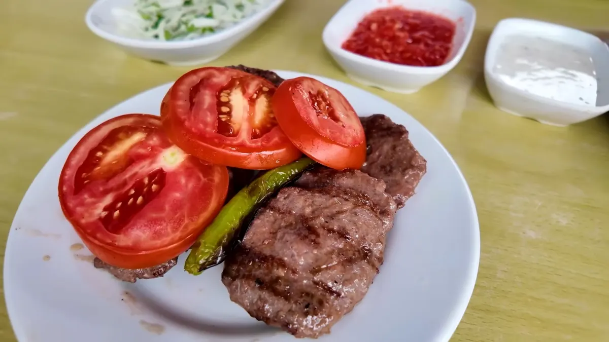 Köfteci Kirli Ahmet Usta