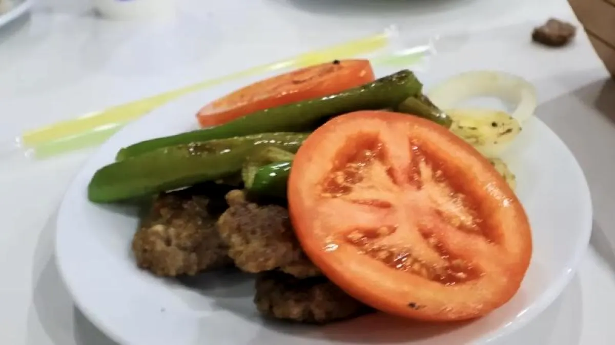 Yalıköy Köftecisi Burhan Ay